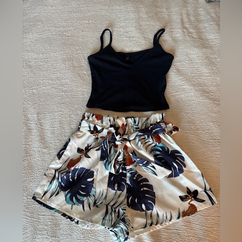 🌺 SHEIN Tropical Shorts + Navy Ribbed Tank Set (Never Worn!) Size: Small